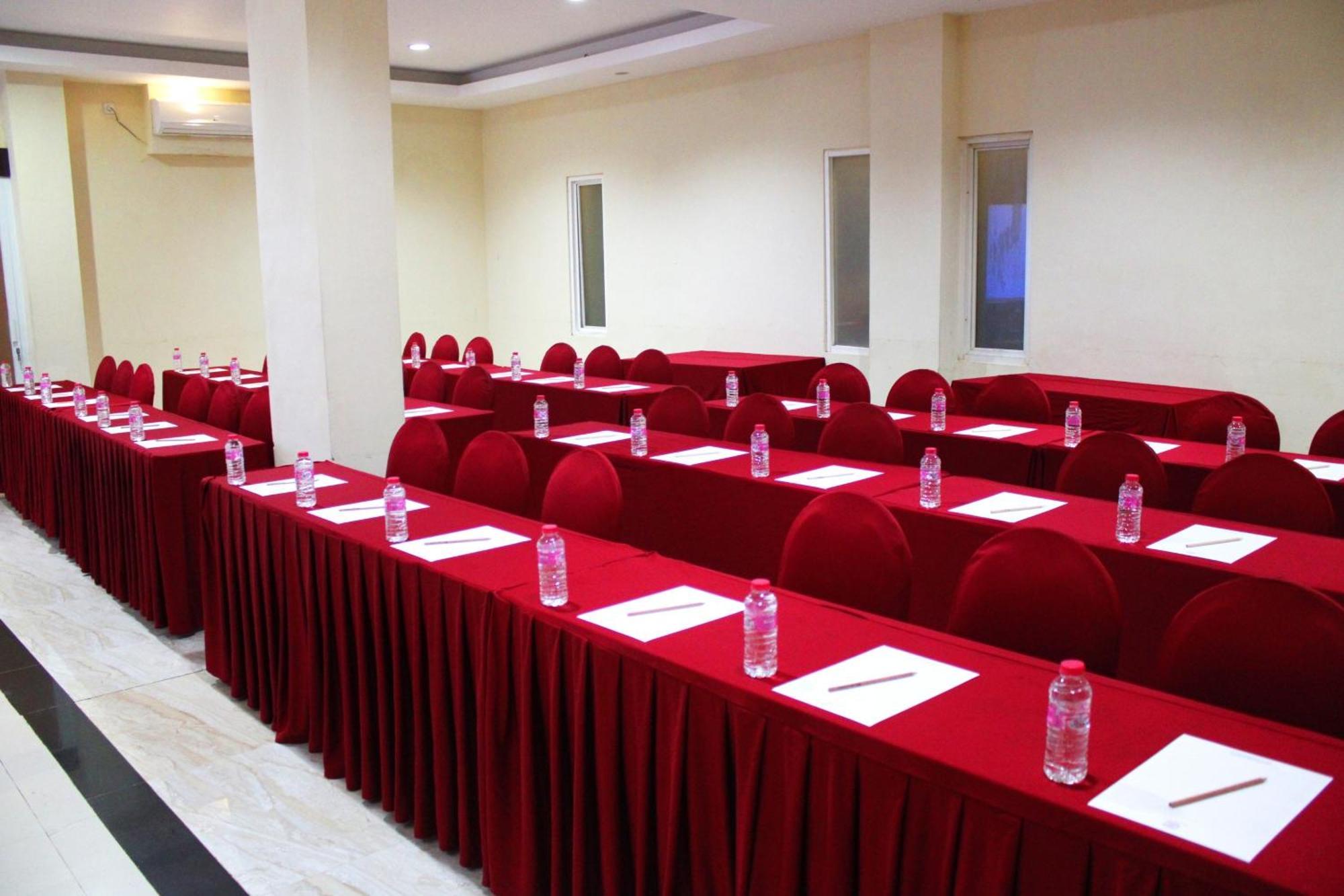 Maleosan Inn Manado Hotel Экстерьер фото