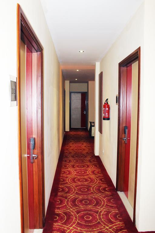 Maleosan Inn Manado Hotel Экстерьер фото