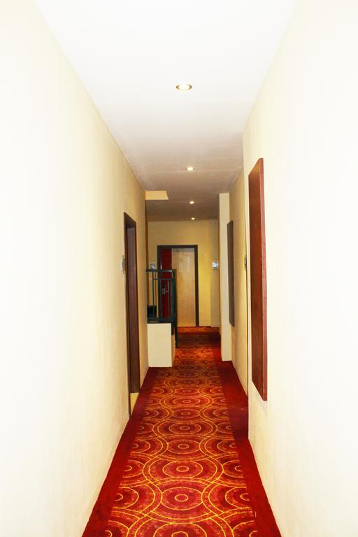Maleosan Inn Manado Hotel Экстерьер фото