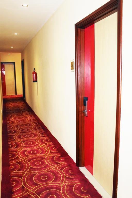 Maleosan Inn Manado Hotel Экстерьер фото